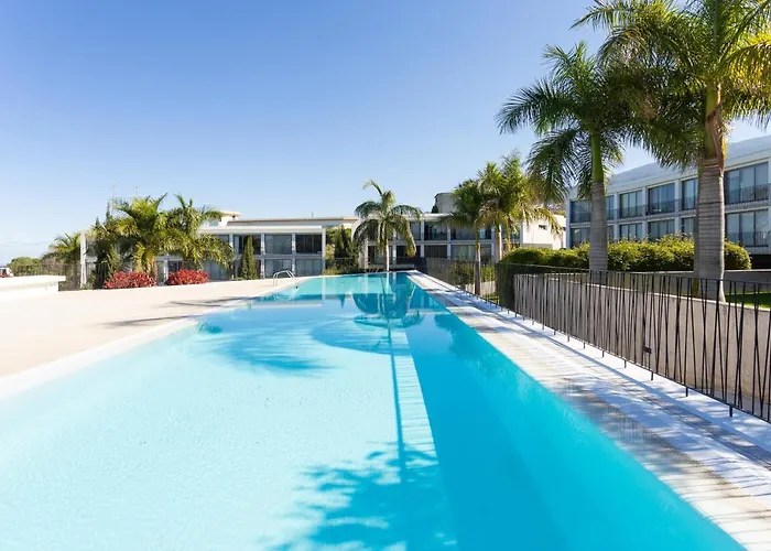 Home2Book Stunning La Quinta, Pool