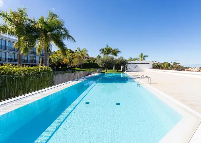 Home2Book Stunning La Quinta, Pool