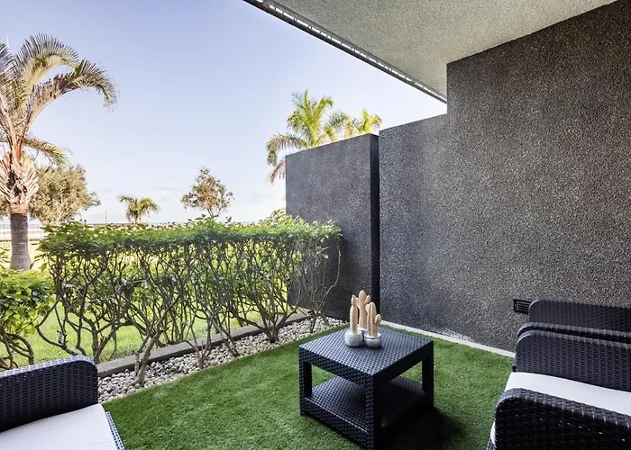Home2Book Stunning La Quinta, Pool